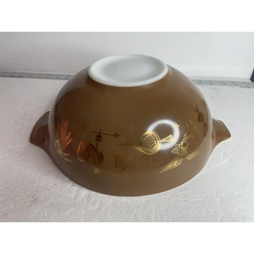 Vintage Pyrex 4 Qt (444) Cinderella Mixing Bowl - Early American (1962-71)